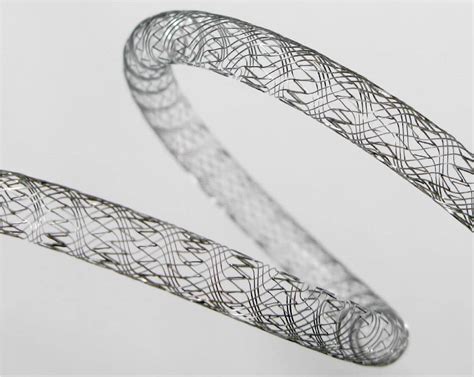 Nitinol: Vật liệu Siêu đặc biệt và Ứng dụng trong Thuật Ngữ Y tế!